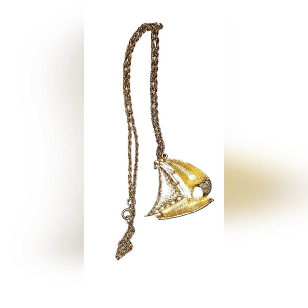 Vintage Elegant Nautical Sailboat Necklace gold tone - Picture 3 of 3